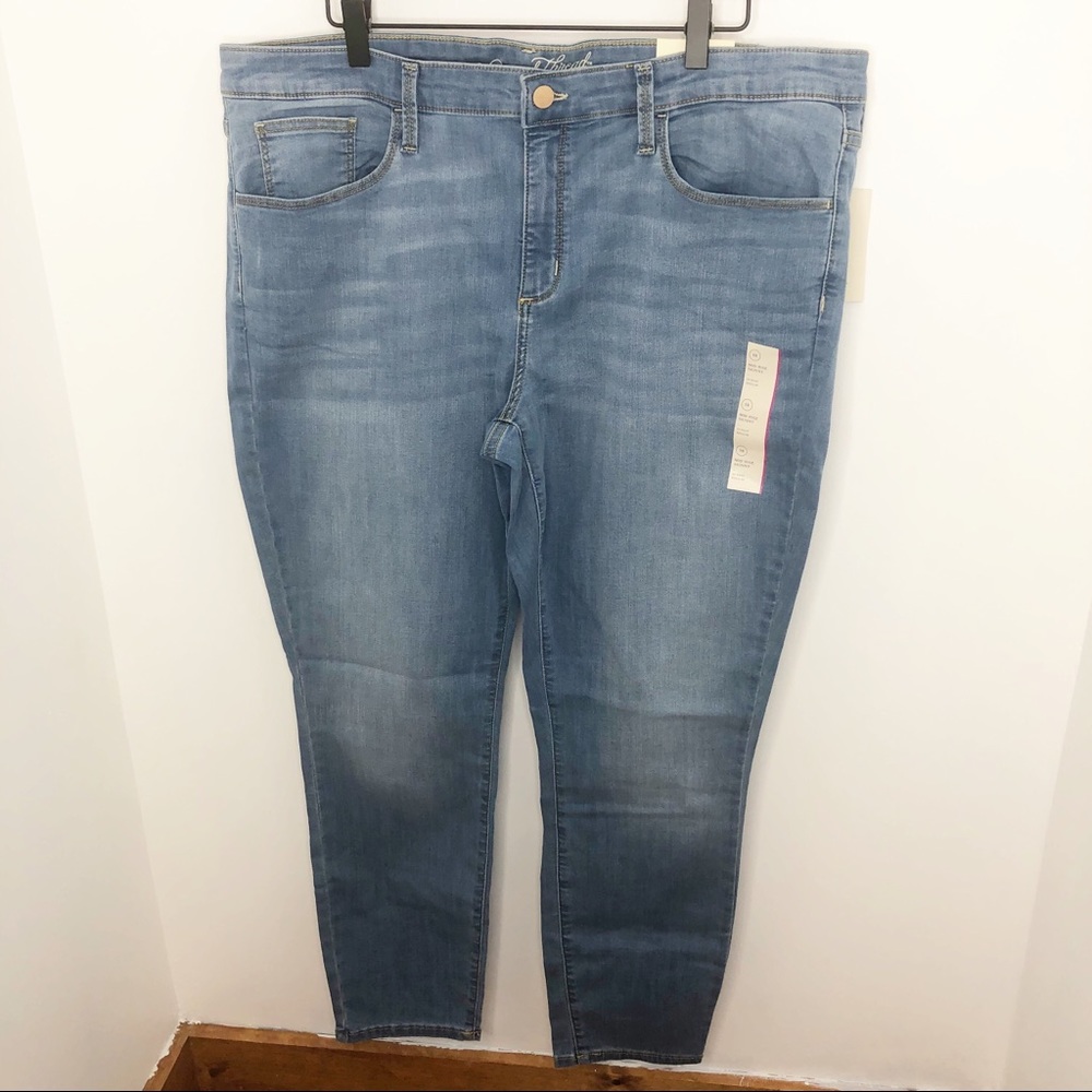 Universal Thread Mid Rise Skinny Jean 18